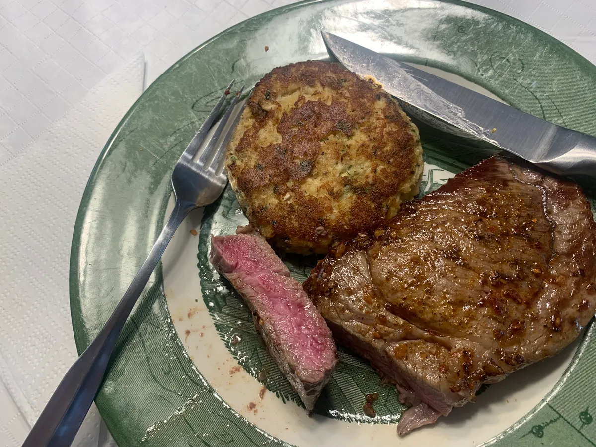 Aunt Patty's Crab Cakes