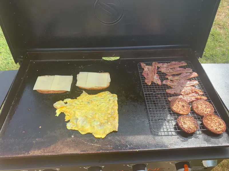 Preparing Egg Pamwich